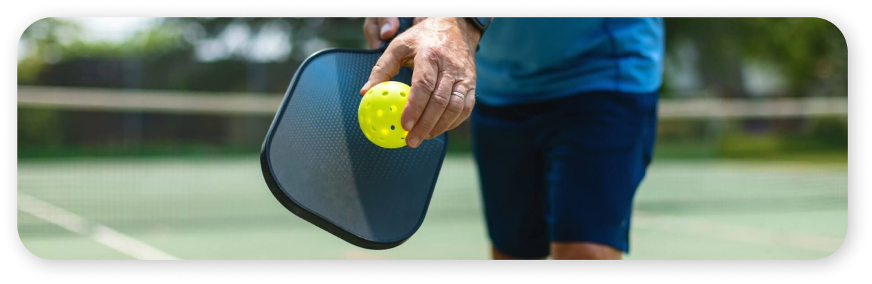pickle-tennis-serving
